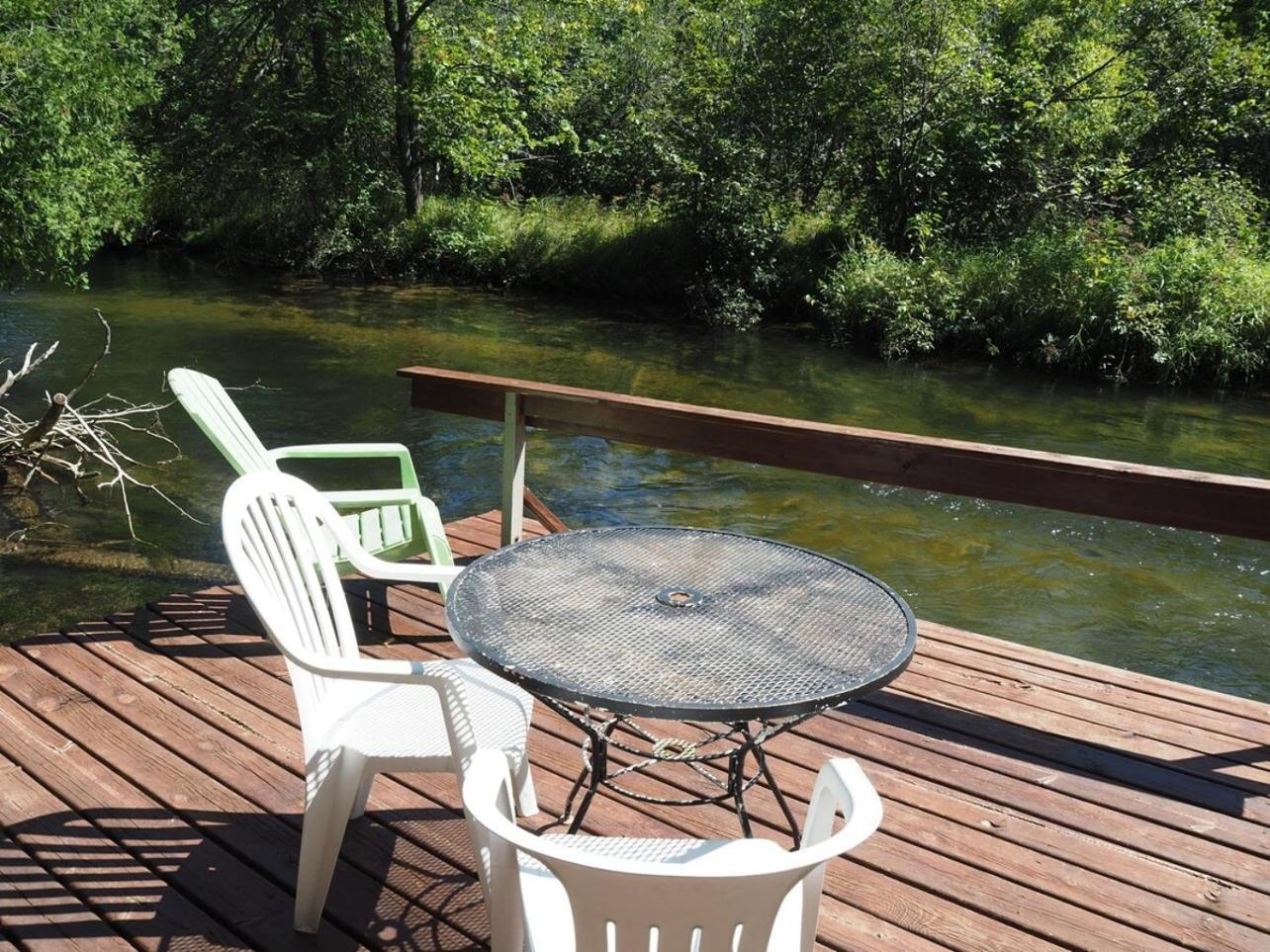 Sleeping Bear Riverside Cabins - Cabin #1 Honor Екстер'єр фото