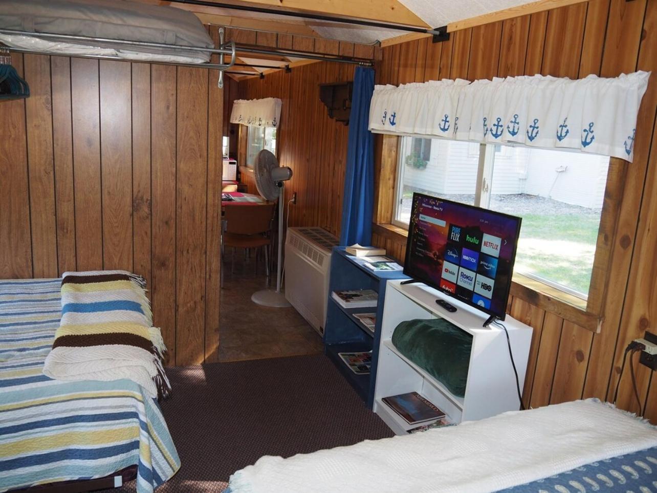 Sleeping Bear Riverside Cabins - Cabin #1 Honor Екстер'єр фото