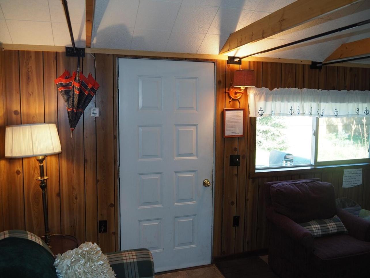 Sleeping Bear Riverside Cabins - Cabin #1 Honor Екстер'єр фото