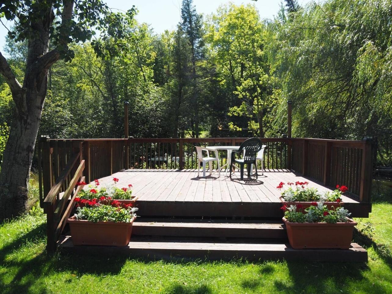 Sleeping Bear Riverside Cabins - Cabin #1 Honor Екстер'єр фото